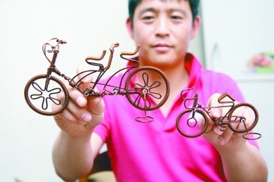 洛陽聾啞小伙手工制自行車工藝品 被稱巧手勵志哥_中國廣播網