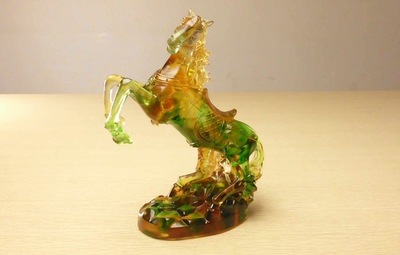 匠心獨(dú)運(yùn)，品味茶韻 天之嬌水晶藝術(shù)品的精美琉璃茶葉罐